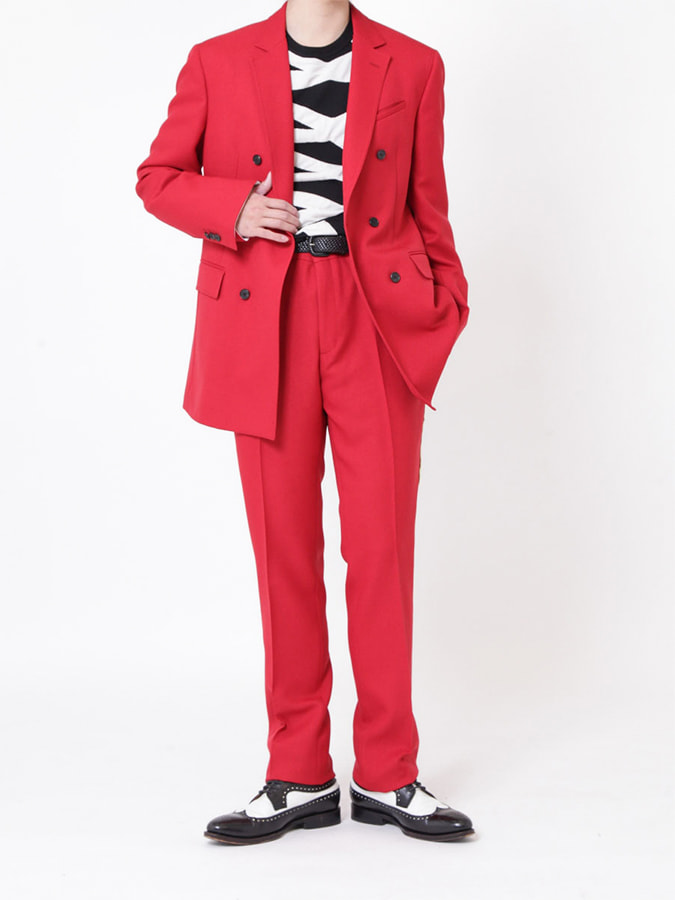真っ赤なセットアップスーツ（Calvin Klein）