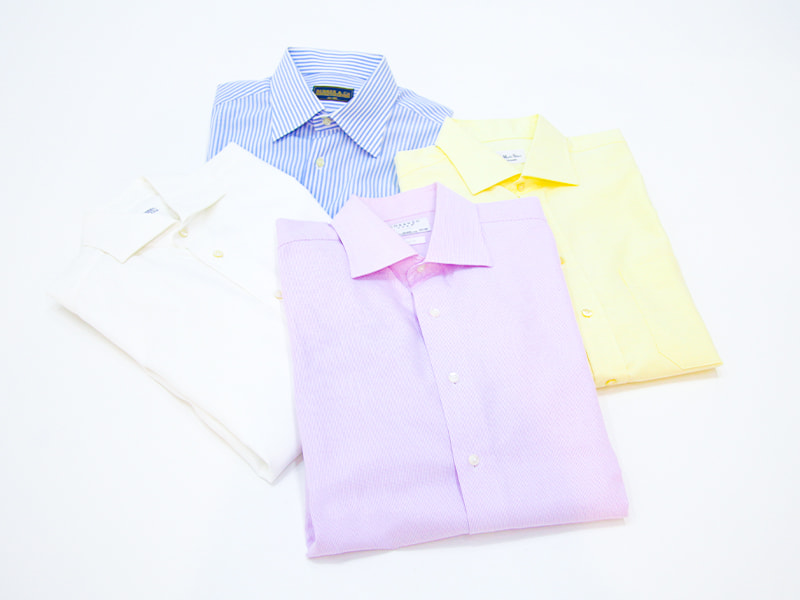 スタンダードなシャツや、ライトブルーやイエロー、ライトピンクなどのカラーシャツ