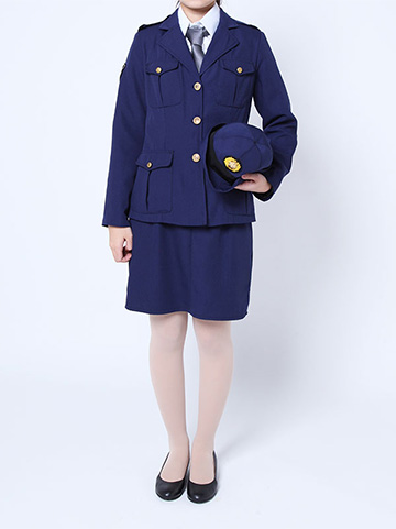 警察官の衣装を着用した写真（スカート）