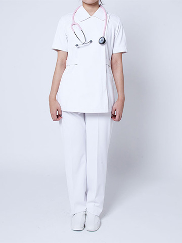 ナースの衣装を着用した写真（パンツ・女性）