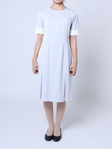 ブルーのエステティシャンの衣装を着用した写真（女性）