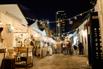 夜の会場の雰囲気