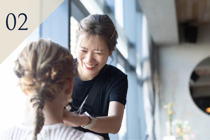 ウエディングドレスを着た女性